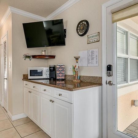 Walkable To Restaurants And Steps To The Beach! - Coconut Villa'S Suite 10 St. Pete Beach Ngoại thất bức ảnh