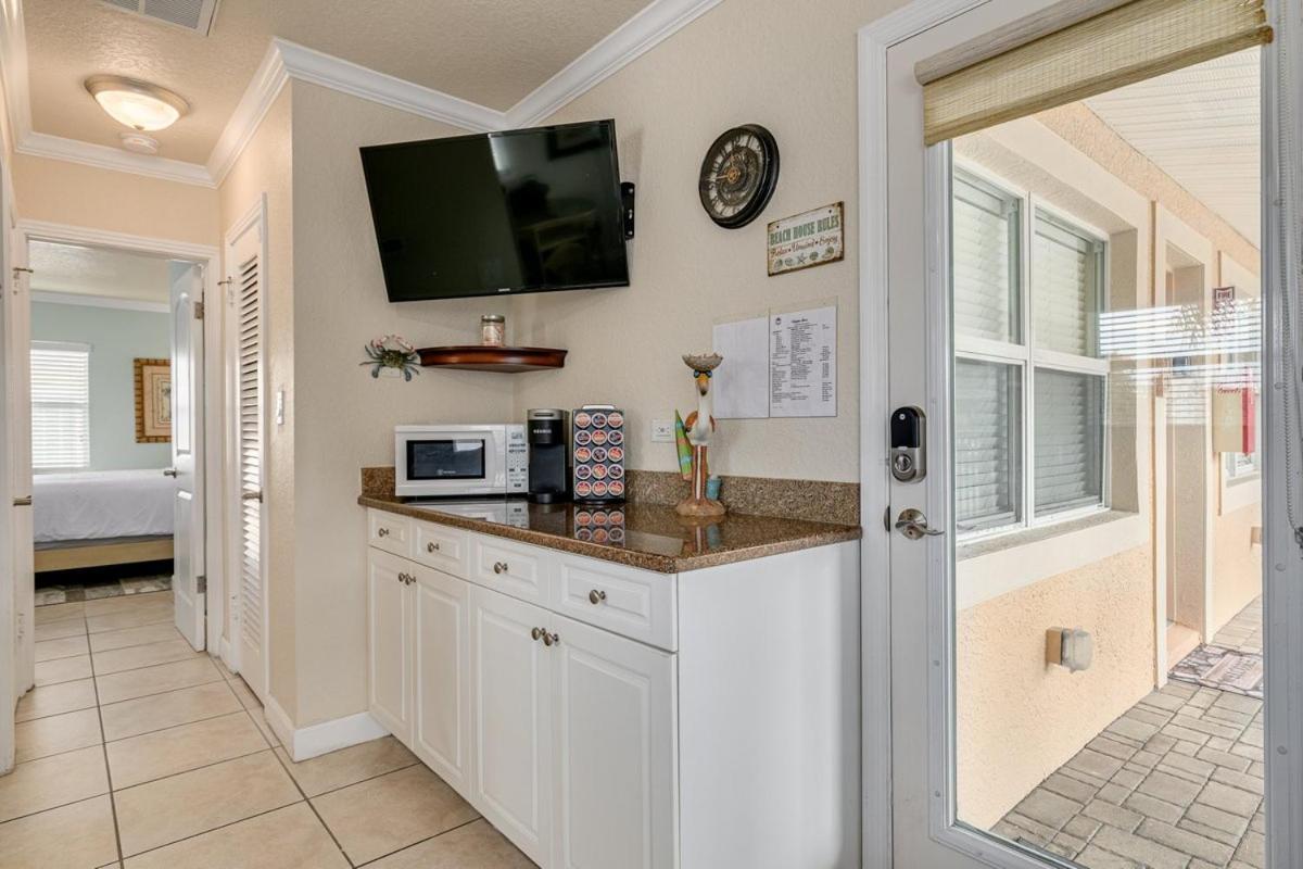 Walkable To Restaurants And Steps To The Beach! - Coconut Villa'S Suite 10 St. Pete Beach Ngoại thất bức ảnh