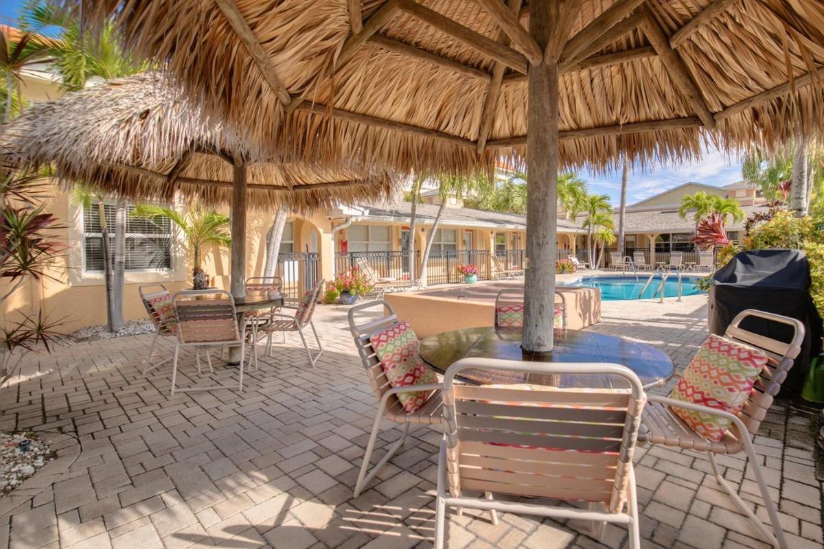Walkable To Restaurants And Steps To The Beach! - Coconut Villa'S Suite 10 St. Pete Beach Ngoại thất bức ảnh