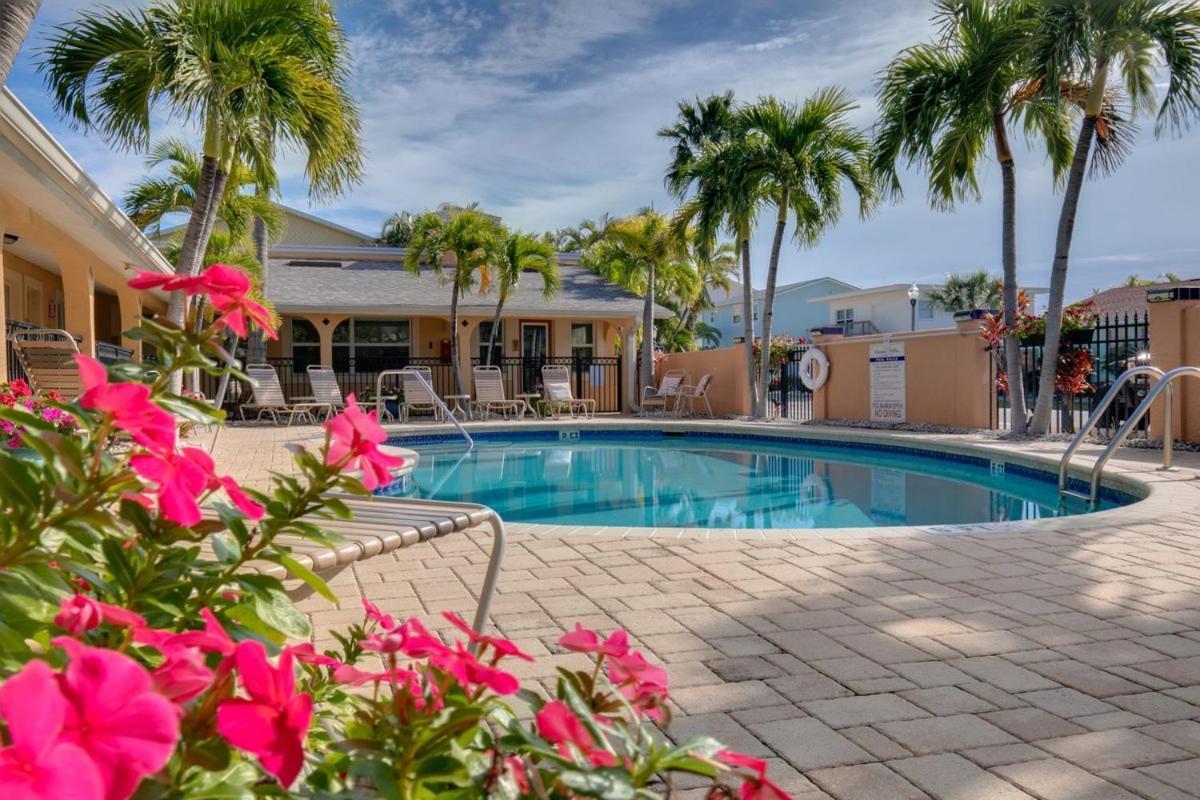 Walkable To Restaurants And Steps To The Beach! - Coconut Villa'S Suite 10 St. Pete Beach Ngoại thất bức ảnh
