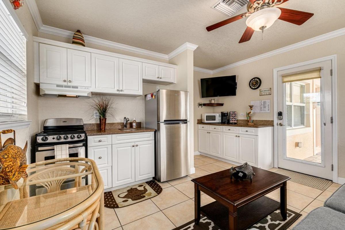 Walkable To Restaurants And Steps To The Beach! - Coconut Villa'S Suite 10 St. Pete Beach Ngoại thất bức ảnh